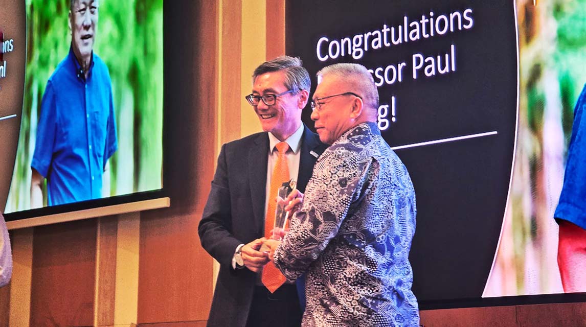 NUS Faculty of Arts and Social Sciences conferred Professor Paul Cheung the 2024 Distinguished Alumni Award