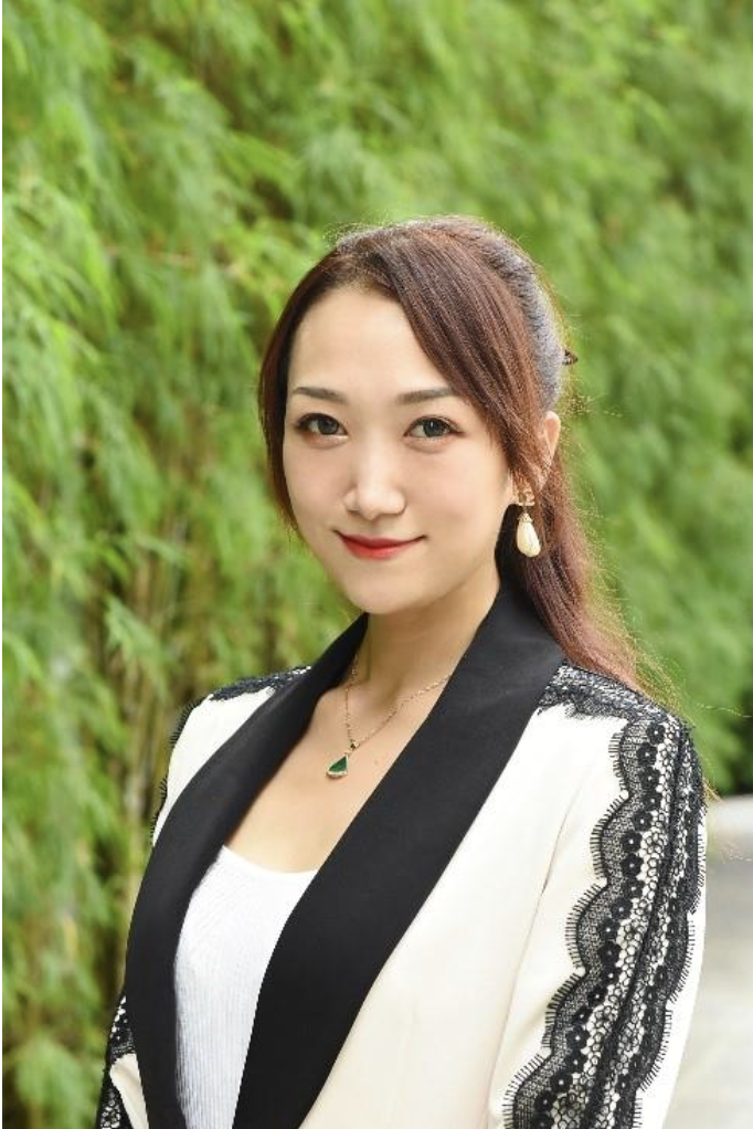 From Public Management Classrooms to Singapore’s AI Frontier: Winnie Wang’s Cross-Border Career Journey