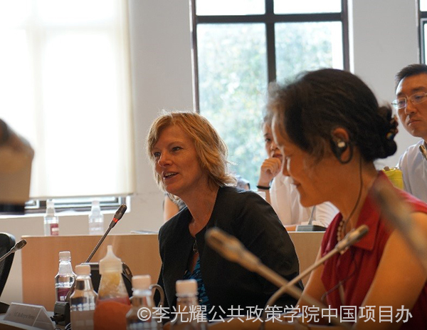 participants at dialogue with ex- Holland PM