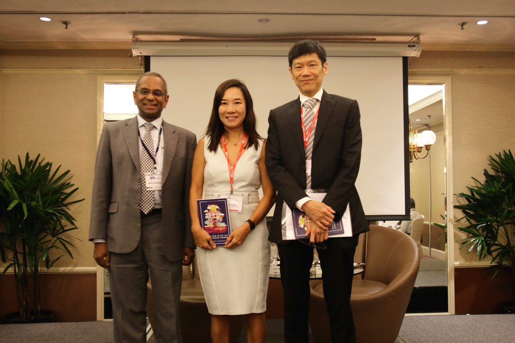 Guest speaker, Mr Ng Chee Khern (right), with chairperson, Dr Limin Hee (centre), and IPS Adjunct Senior Research Fellow, Mr Manu Bhaskaran (left)